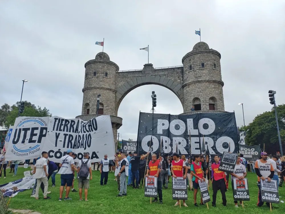 Organizaciones sociales salen a la calle en contra del&nbsp;ajuste