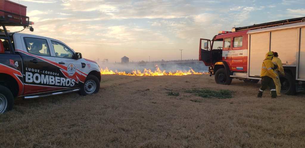 Incendio de banquina camino a Calchin&nbsp;Oeste