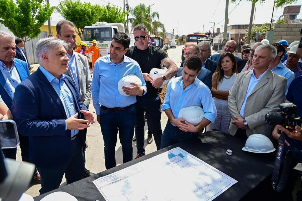 El gobernador Martín Llaryora participó del inicio de obra de recambio de cañerías de agua potable en&nbsp;Oliva