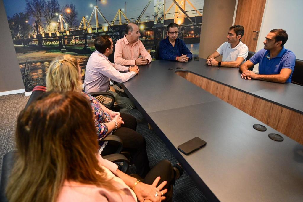 El ministro Brandán entregó aportes a cooperativas de los departamentos Río Primero y Río&nbsp;Segundo