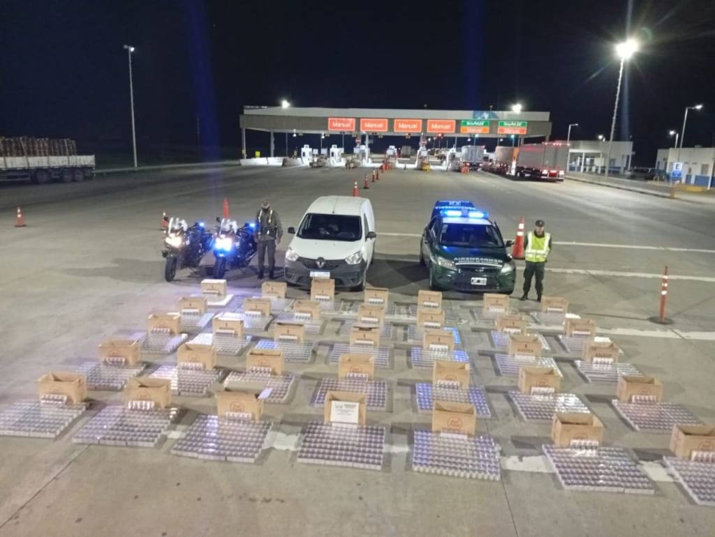 Incautan más de 87 mil atados de cigarrillos en un control sobre la Autopista&nbsp;9